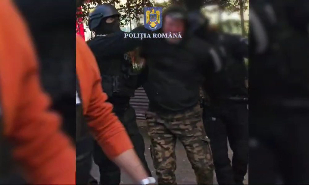 VIDEO / Un adevărat clan de infractori funcţiona în Gara Braşov! Bărbaţi dornici de sex „agăţaţi”, îmbătaţi şi lăsaţi fără banii din buzunare şi din conturi